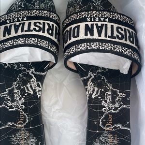 Christian Dior womens slide (black and white) worn once. Brand new.